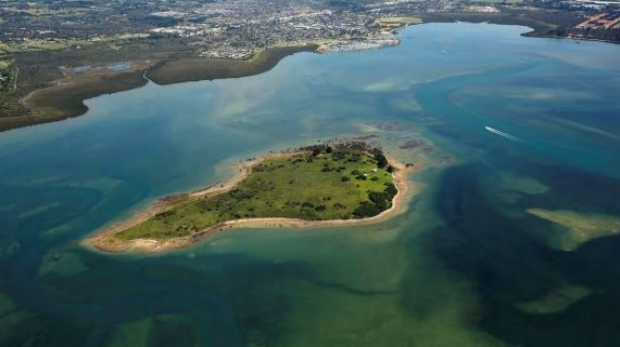 Article image for Three rescued after their boat capsized in Western Port Bay