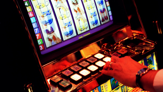 Article image for Pokies manufacturers are resisting a $1 cap on its machines in Queensland