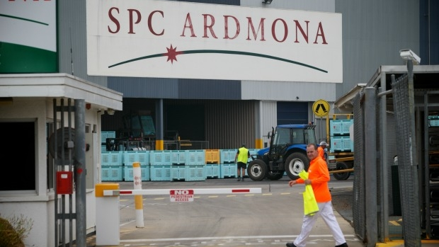 Article image for Woolworths deal with SPC Ardmona up in the air