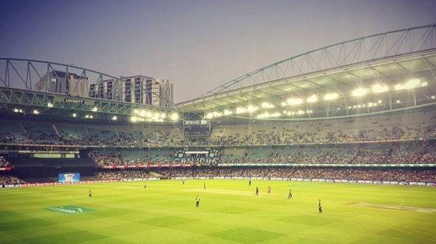 Article image for BLOG: KFC BBL06: Melbourne Renegades v Sydney Thunder at Etihad Stadium