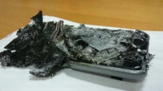 Article image for Ross and John find out more about phones exploding into flames on planes