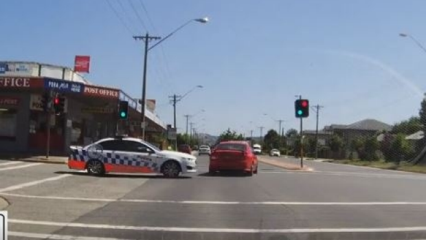 Article image for Video of police car bumping a car in an intersection divides 3AW listeners