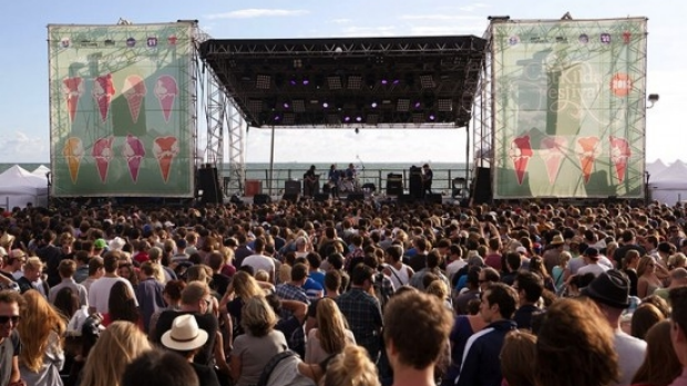 Article image for Police call on people to act responsibly at St Kilda festival