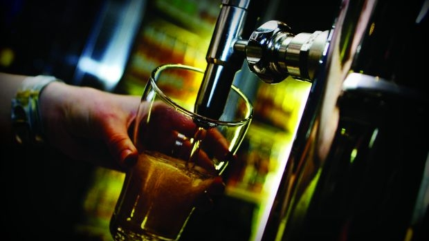 Article image for ‘Loophole’ that allows kids to drink alcohol in Victorian pubs could be closed
