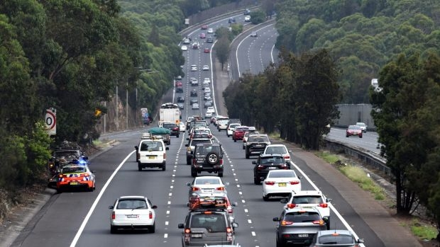 Article image for David Galbally QC calls for a higher speed limit in the right-hand lane on major freeways