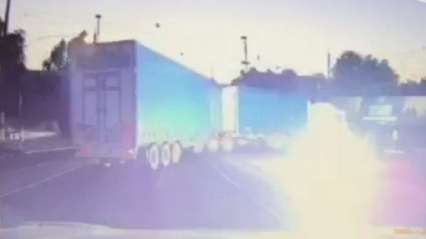 Article image for VIDEO: Turning truck snaps live powerlines on Racecourse Road