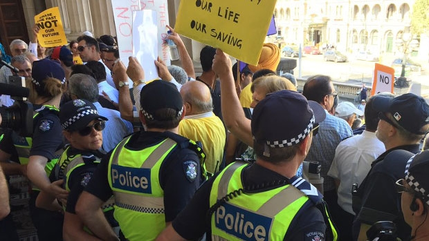 Article image for Taxi protest sends Victorian parliament into lockdown