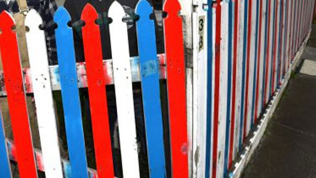 Article image for Ross and John discuss the neighbourhood spat at Malvern East over a fence painted red, white and blue
