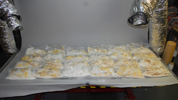 Article image for AFP and Victorian Police officers seize 903 kilograms of ice