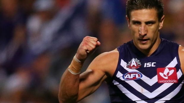 Article image for Fremantle champion Matthew Pavlich set to play on in 2016