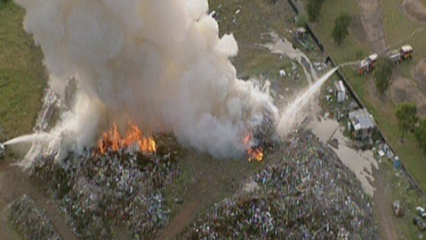 Article image for Hume Highway closed due to fire at Somerton recycling site