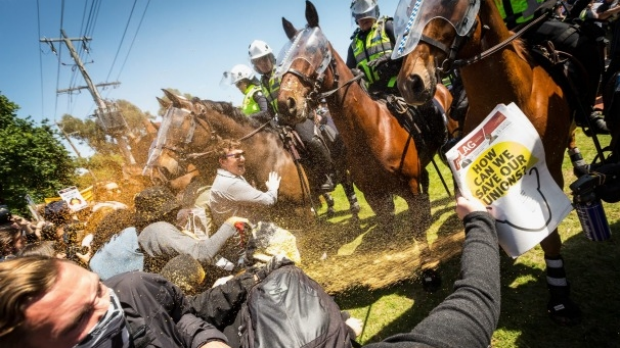 Article image for Melton: Senior police officer tells Neil Mitchell we should consider mask ban