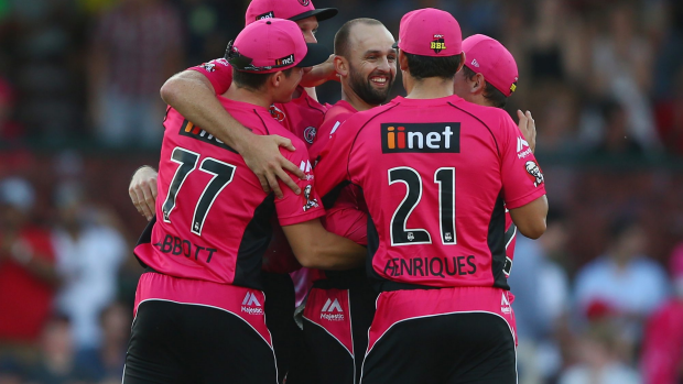 Article image for Hobart Hurricanes blown away by Nathan Lyon and Sydney Sixers