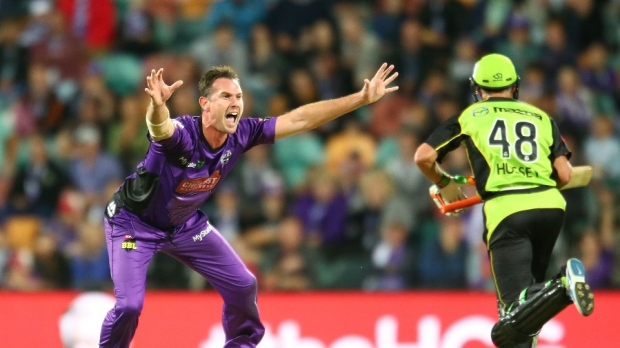 Article image for Hurricanes down Thunder in another BBL05 thriller