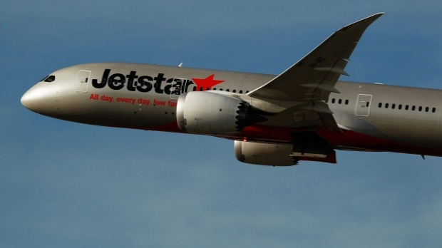 Article image for Drunk Jetstar passengers cause 80-minute delay