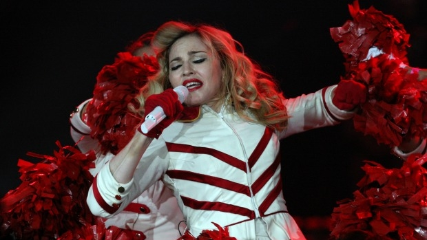 Article image for Madonna keeps fans waiting until just before midnight
