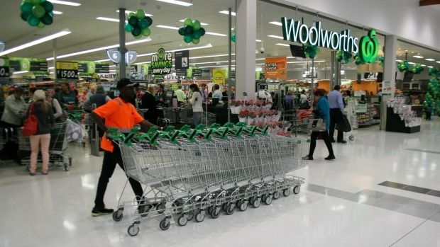 Article image for How Aldi has pushed Woolworths to risk its generic branding