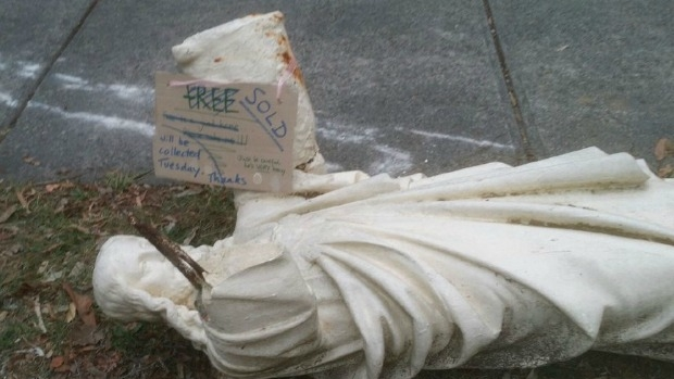 Article image for Jesus statue outside Ringwood North home, owner speaks with Ross and John