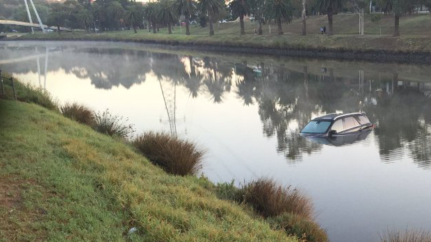 Article image for Police investigating after a car was found in the Maribyrnong river