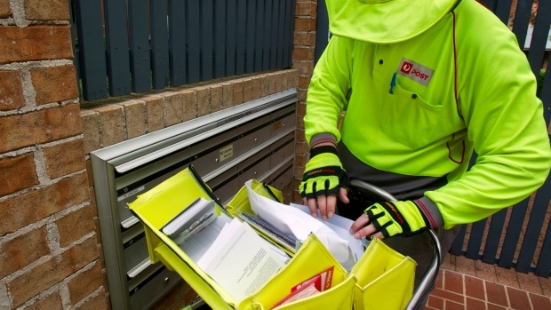 Article image for Hero postman Mark Jacob comes to aid of elderly man at Dingley