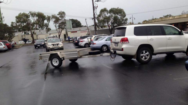 Article image for Mt Eliza man forgets he is towing a trailer on his trip to Woolworths