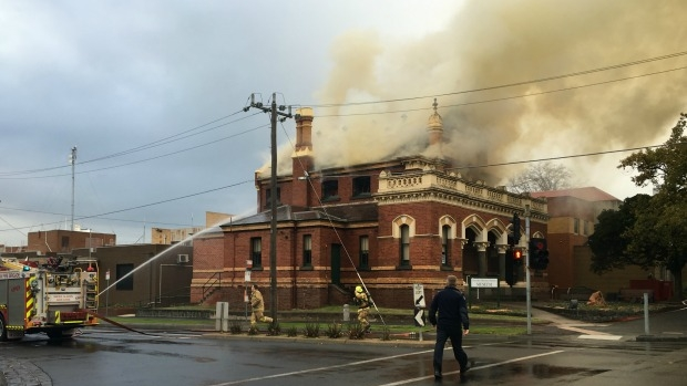 Article image for Fire crews battle blaze at Moonee Ponds court house