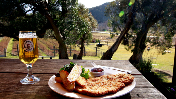 Article image for Tom Elliott learns why South Australia wants smaller schnitzels