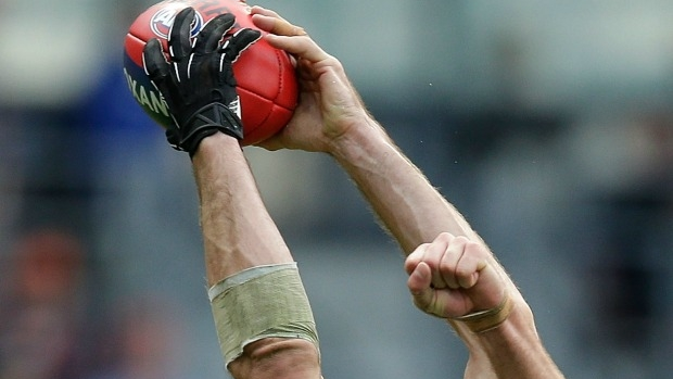 Article image for Phone call from Brendon Goddard may have sunk Travis Cloke and his glove