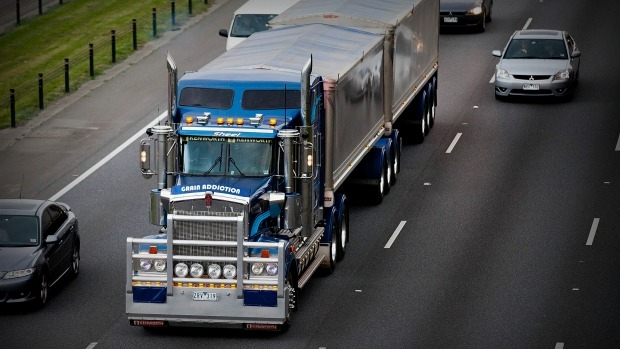 Article image for Speed limit for trucks on Monash Freeway drops to 90km/h under trial