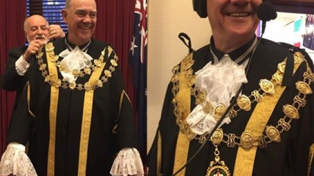 Article image for WATCH: John ‘Burnso’ Burns tries on the Lord Mayor’s robes