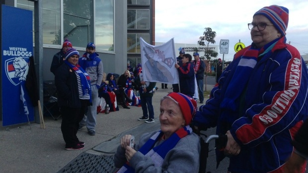 Article image for Dozens of Western Bulldogs sleep at Whitten Oval to line up for finals tickets