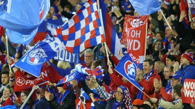 Article image for Neil Mitchell speaks with dedicated Western Bulldogs fan David Chapman from Algeria
