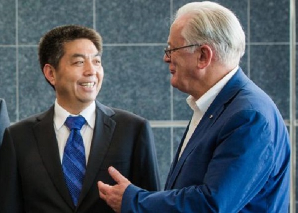 Article image for Tom Elliott thinks Andrew Robb’s job has ‘a slightly bad smell about it.’