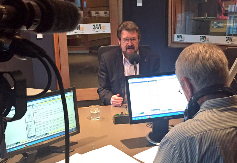Article image for Derryn Hinch turns citizenship blowtorch on Liberal Senator