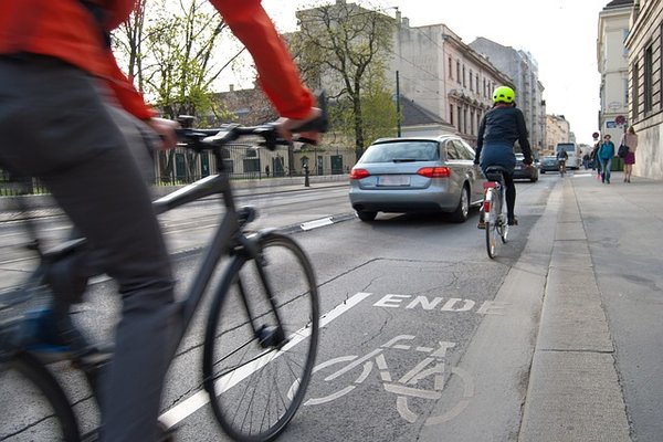 Article image for ‘Judge the risk’: Lord Mayor supports debate around helmets being optional for cyclists