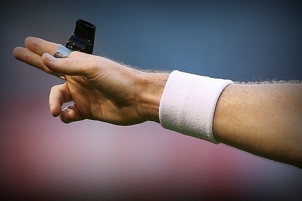 Article image for Teenage umpire forced to lock himself in change rooms to protect himself at country footy match