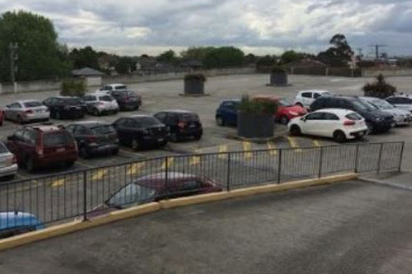 Article image for Shopping centre turns into a ‘ghost town’ after management introduces paid parking