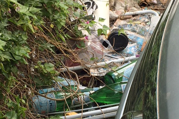 Article image for Inner city laneway becomes a ‘filthy rubbish dump’ with garbage, abandoned cars