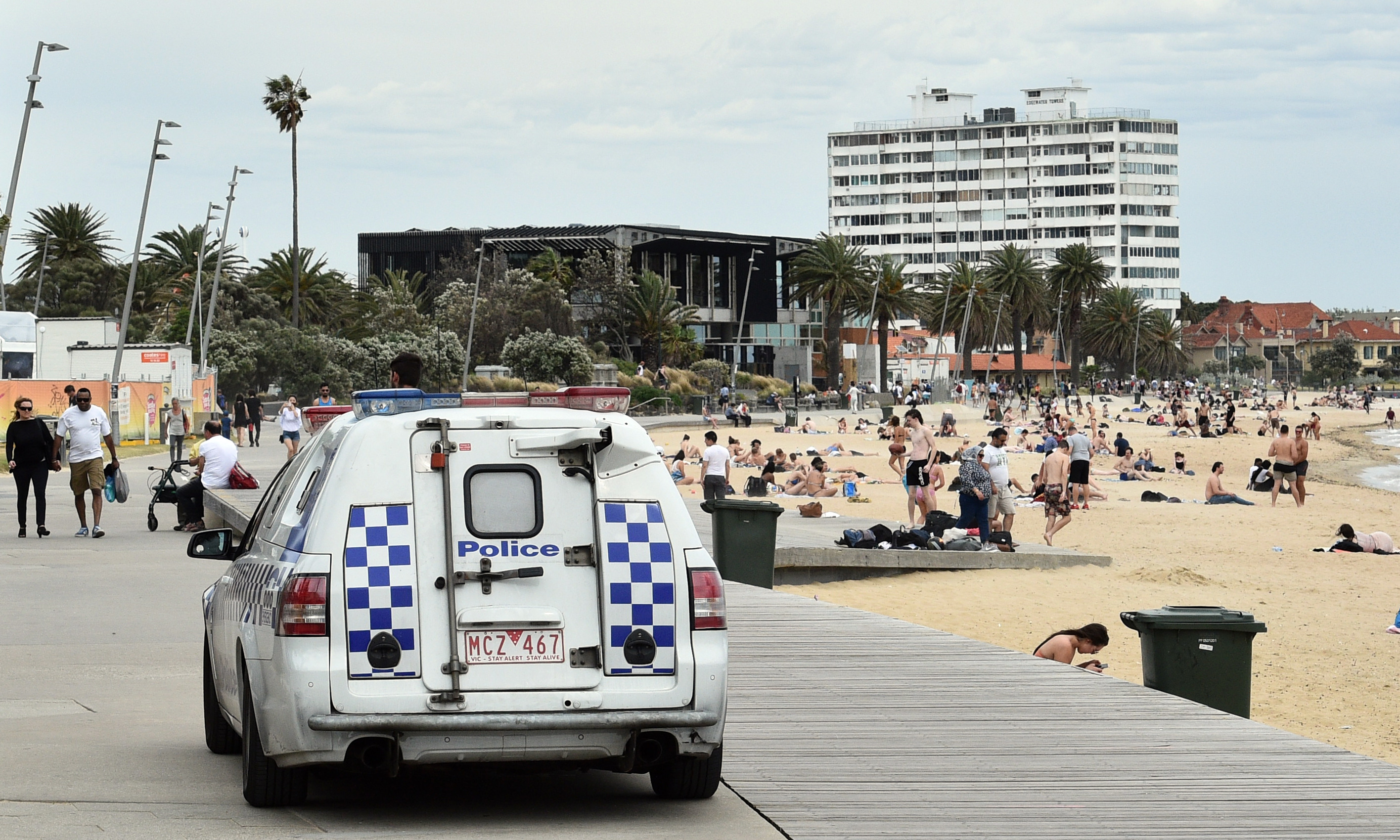 Article image for Police to deploy “significant resources” at St Kilda tonight amid fears of further violence