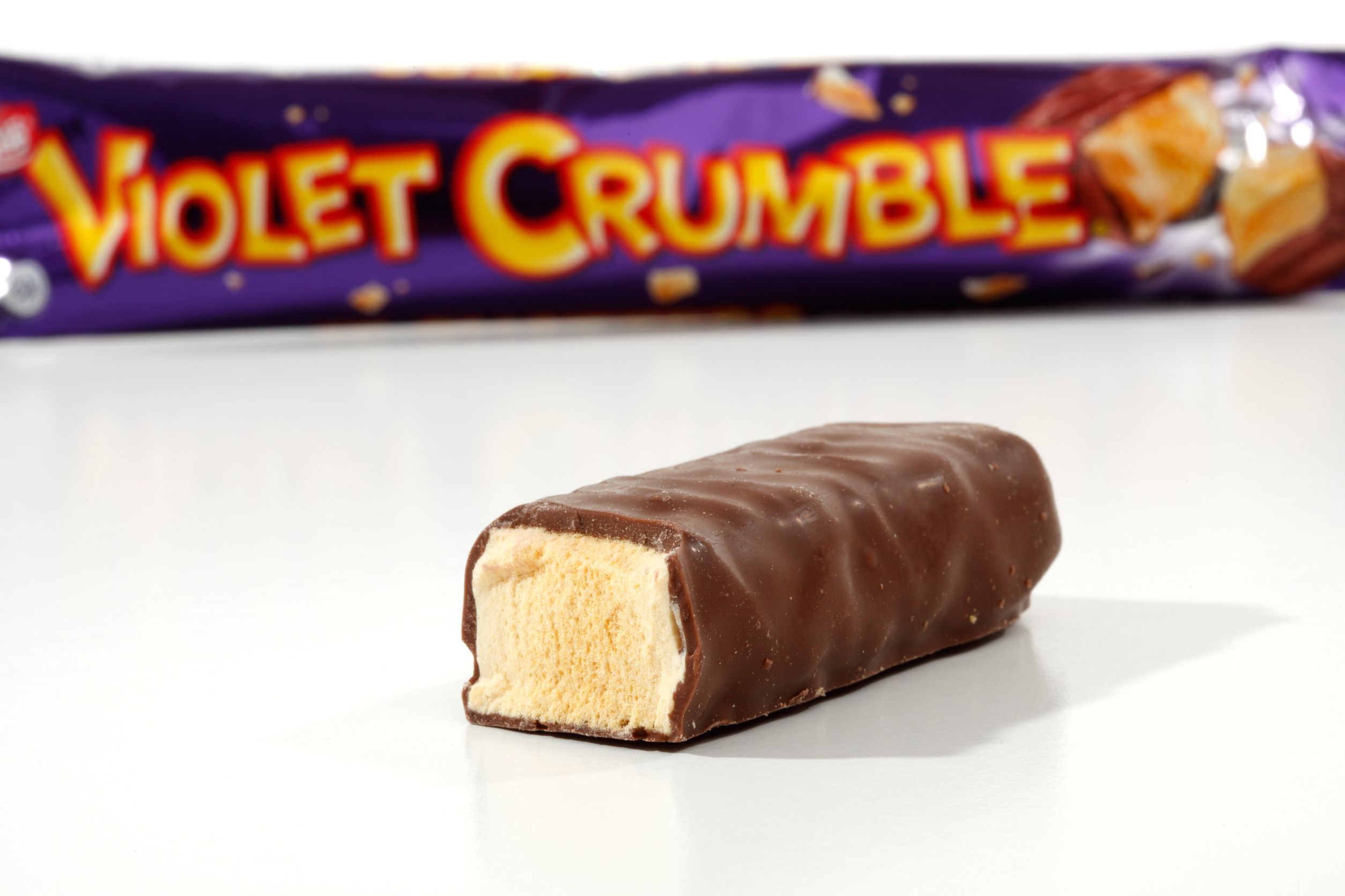 The iconic violet crumble bar travels from Melbourne to Adelaide 3AW