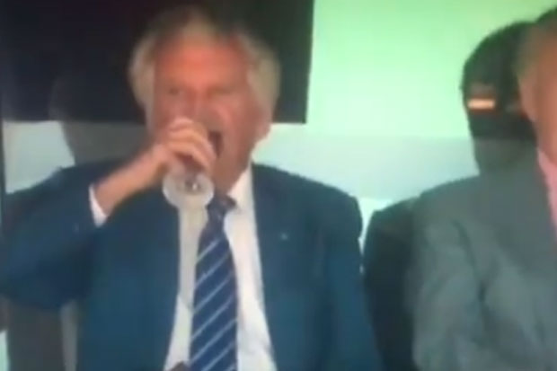 Article image for Why there was no crowd reaction to Bob Hawke’s annual ‘skol’ at the cricket