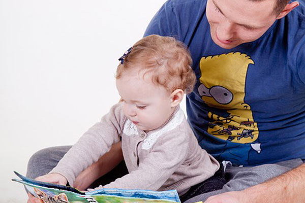 Article image for Kids better readers if Dad does bedtime stories rather than Mum