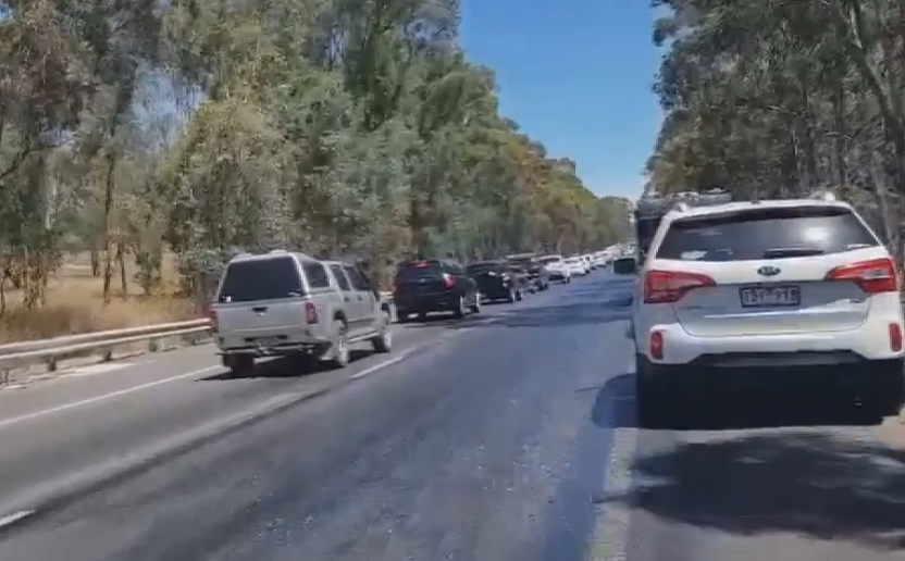Article image for Stretch of Hume Freeway MELTING due to heat