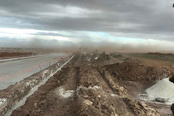 Article image for Wild winds lash Melbourne, bringing dust storm and traffic chaos