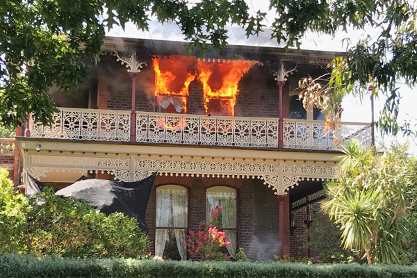 Article image for Residents flea as flames burst from Hawthorn East home