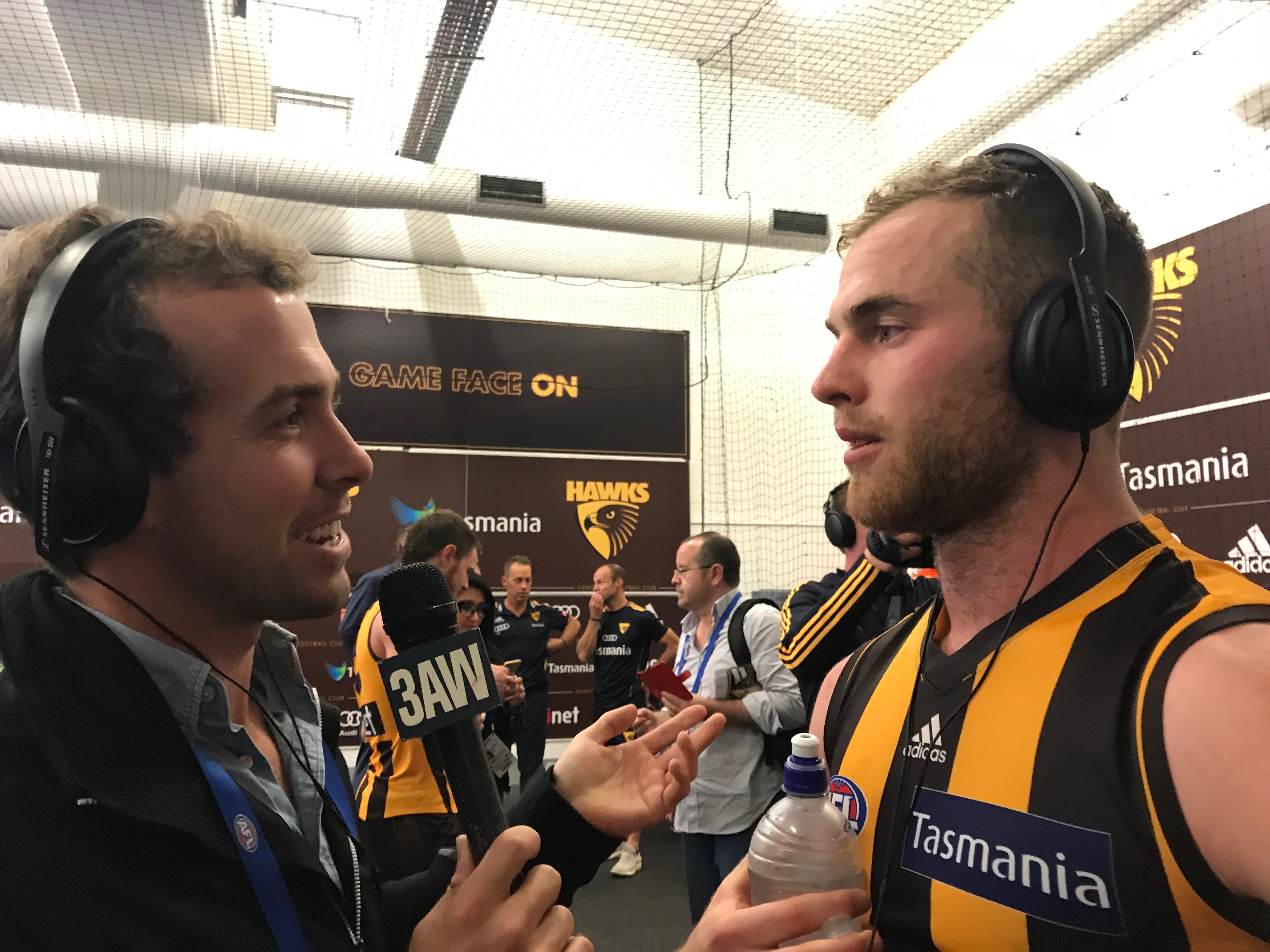Article image for Tom Mitchell breaks the all-time disposal record as the Hawks beat Collingwood