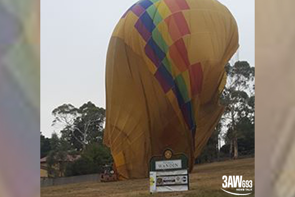 Article image for Hot-air balloon falls near major road