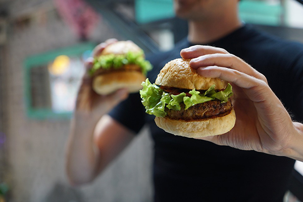 Article image for Karen Inge: Quarter of Aussie teen boys eating a burger-a-day