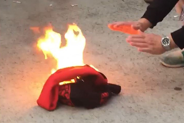 Article image for Bombers fan burns scarf after loss to Carlton