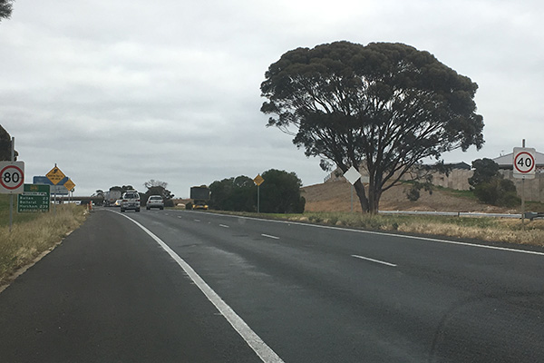 Article image for Conflicting speed signs on the Western Highway
